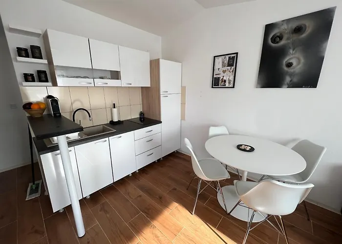 Mona Apartament *