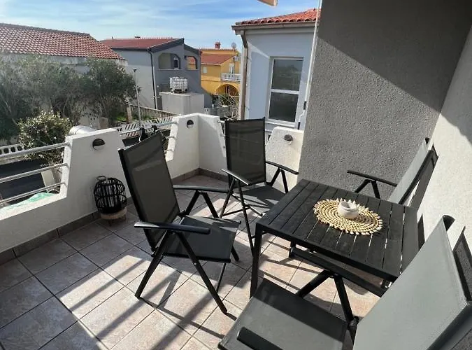 Apartament Mona *