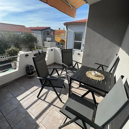 Apartman Mona *